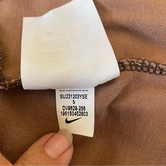 Nike Men’s Short Sleeve Color Clash Brown Tan T-Shirt Size Small - Picture 12 of 15